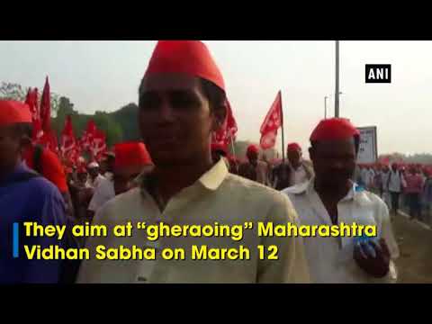 Mumbai: Dabbawallas, Sikhs, Muslims come together to provide food and water to farmers marching in the city.
