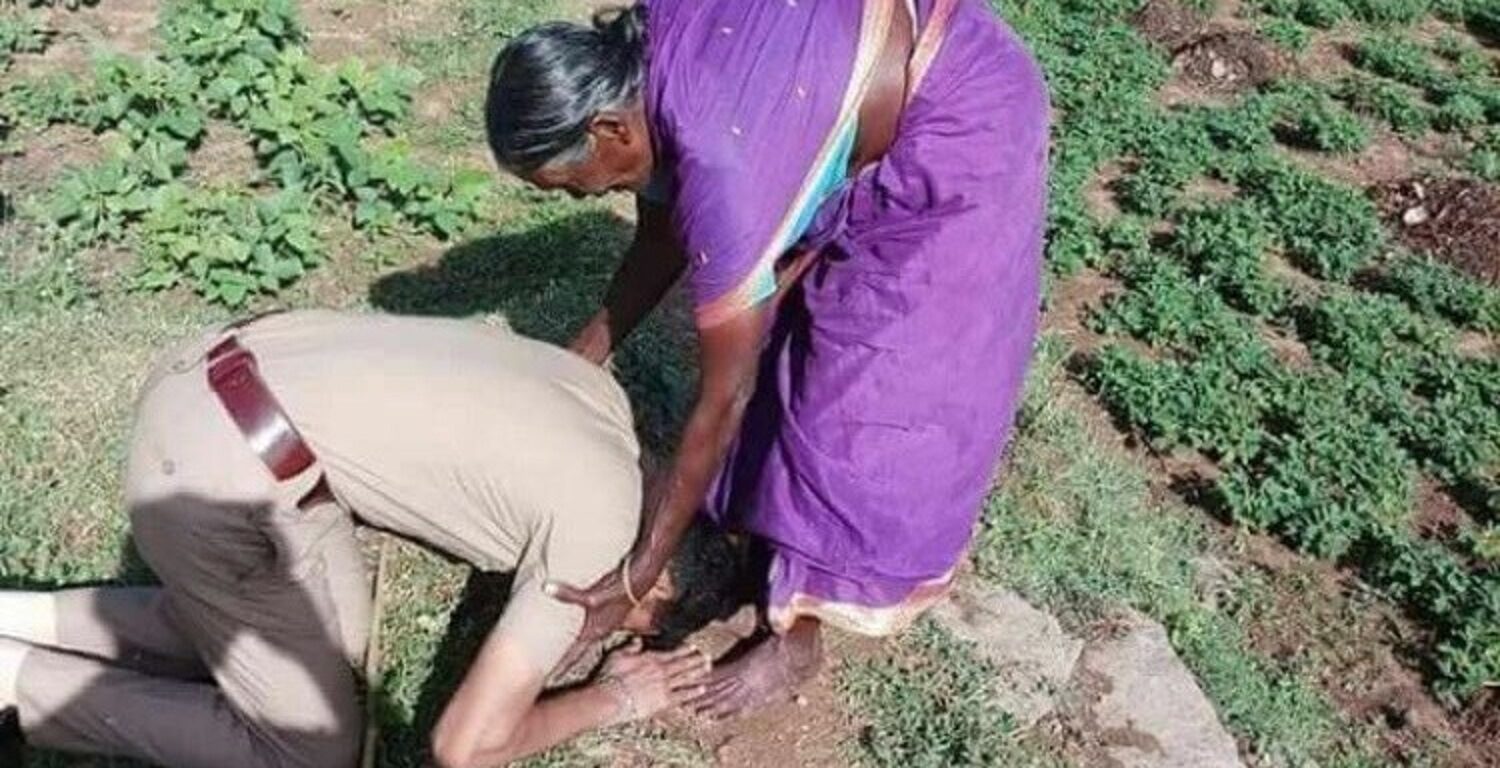 Emotional Viral Moment When this Policeman Touched His Mother’s Feet Before First Day of Duty