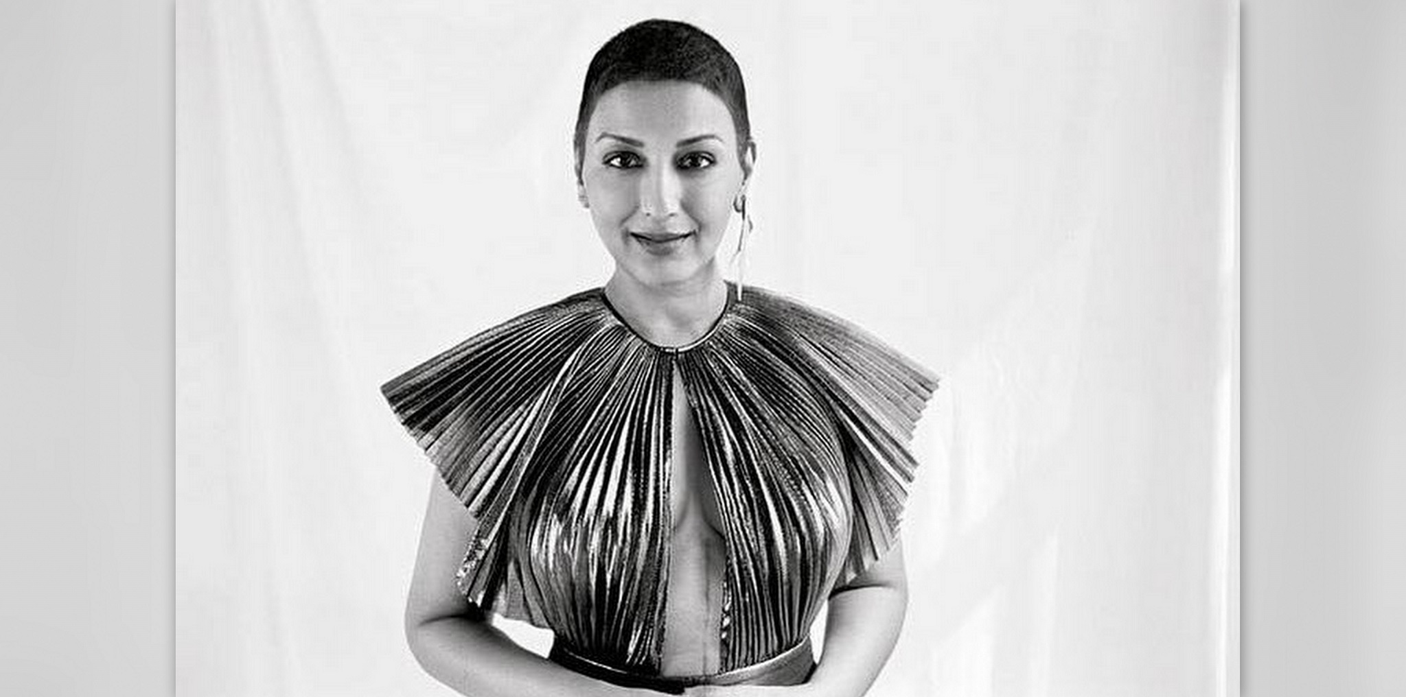 Sonali Bendre Proudly Shows 20-Inch Scar From Cancer Surgery. “I don’t find it ugly anymore”