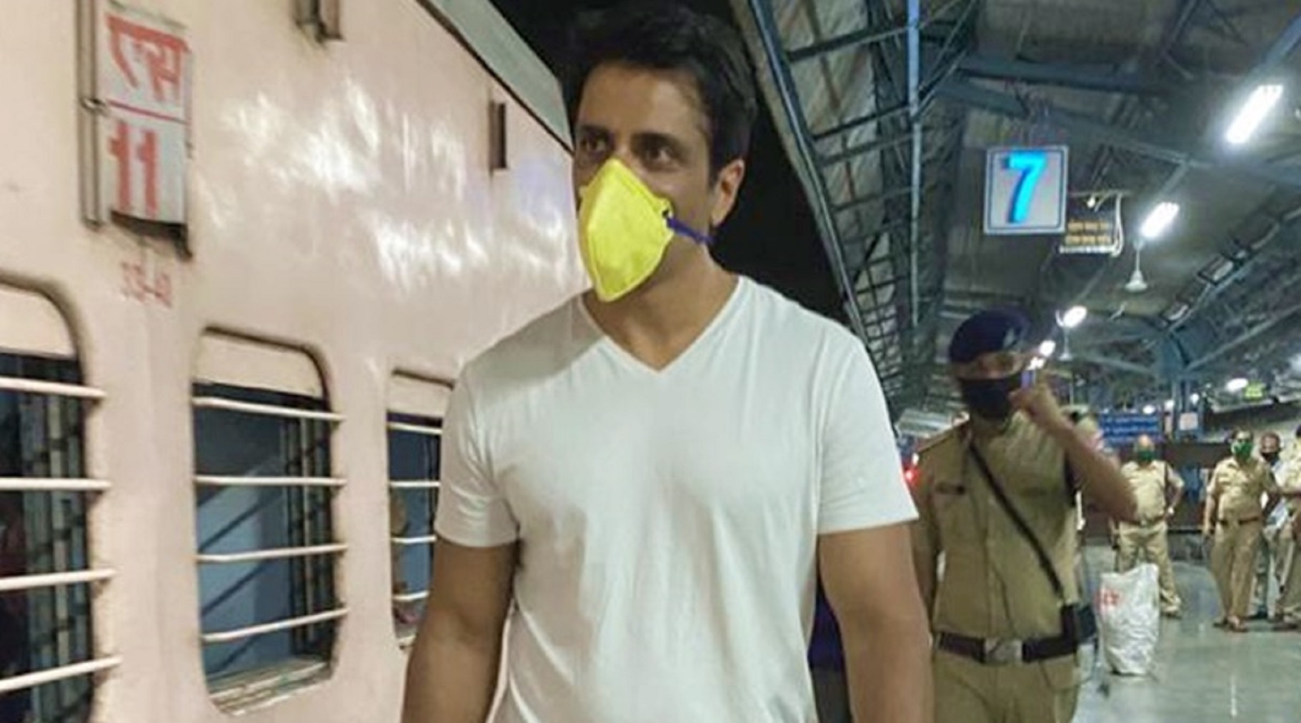 Sonu Sood Now Makes 1,000 Train Reservations To Send Migrants To Bihar & UP