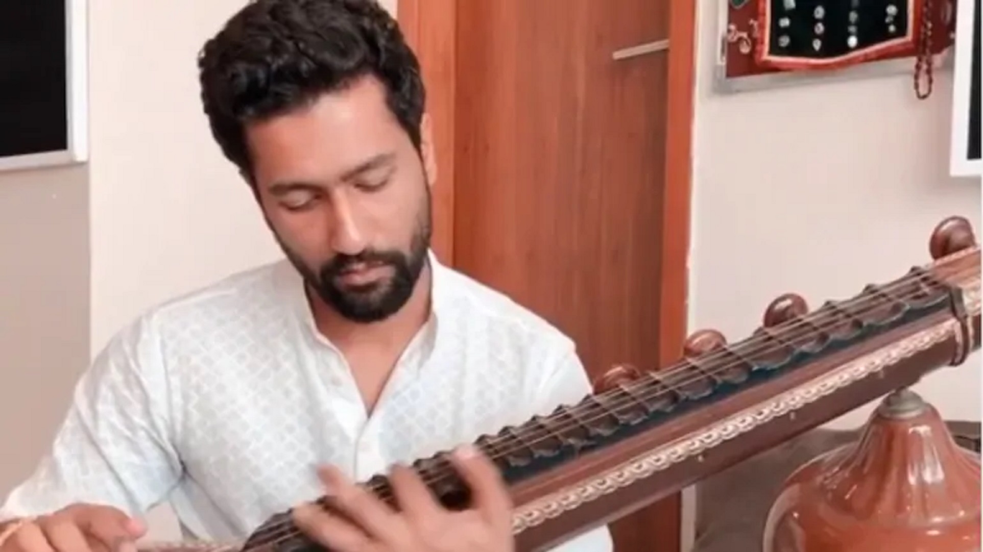 Independence Day Special: Vicky Kaushal Plays ‘Ae Watan’ On Veena