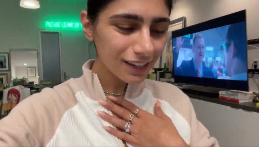 Mia Khalifa Uploads Video Eating Indian Food Taking A Dig At Her Critics Says She Can Be Bought