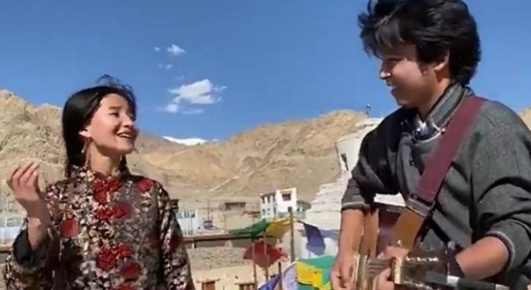 Watch: Ladakhi Folk Singers’ Heartfelt Rendition of ‘Sandese Aate Hai’ Will Wake The Patriot In You