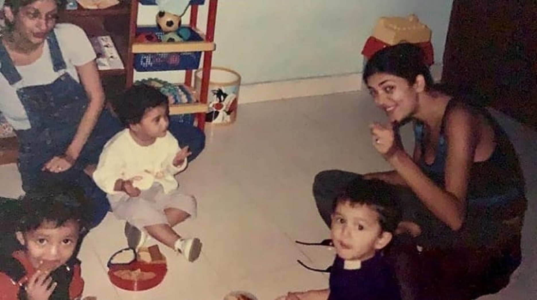 Sushmita Sen’s Old Picture as a Young 26 Year-Old Mother Nurturing Daughter Goes Viral