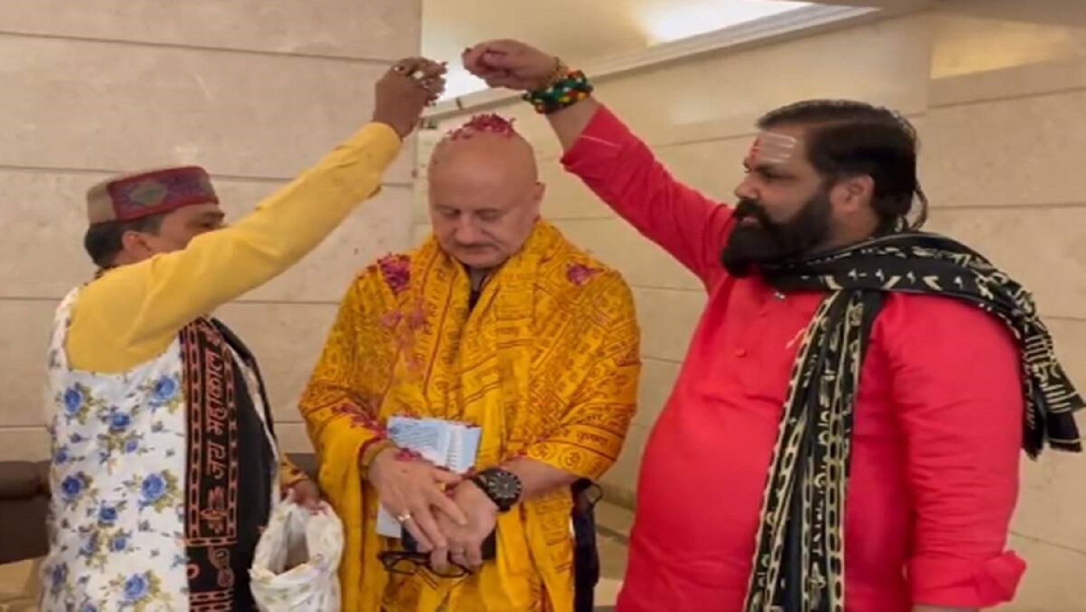 Anupam Kher Showered With Flowers By Kashmiri Pandits For Telling Their Stories In The Kashmir Files