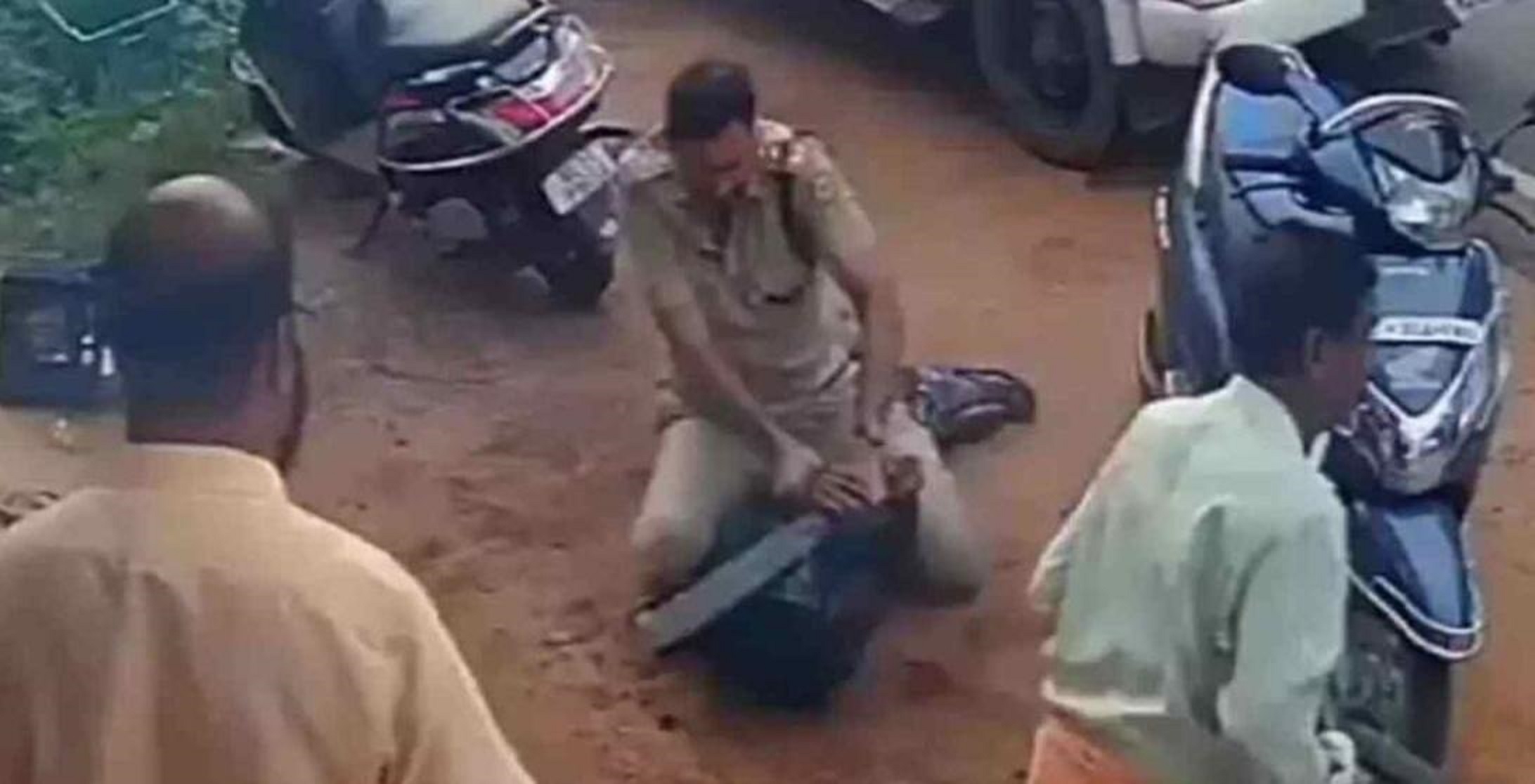 Watch: Viral Video Of Brave Kerala Cop Fighting Off Man Who Attached Him With A Machete