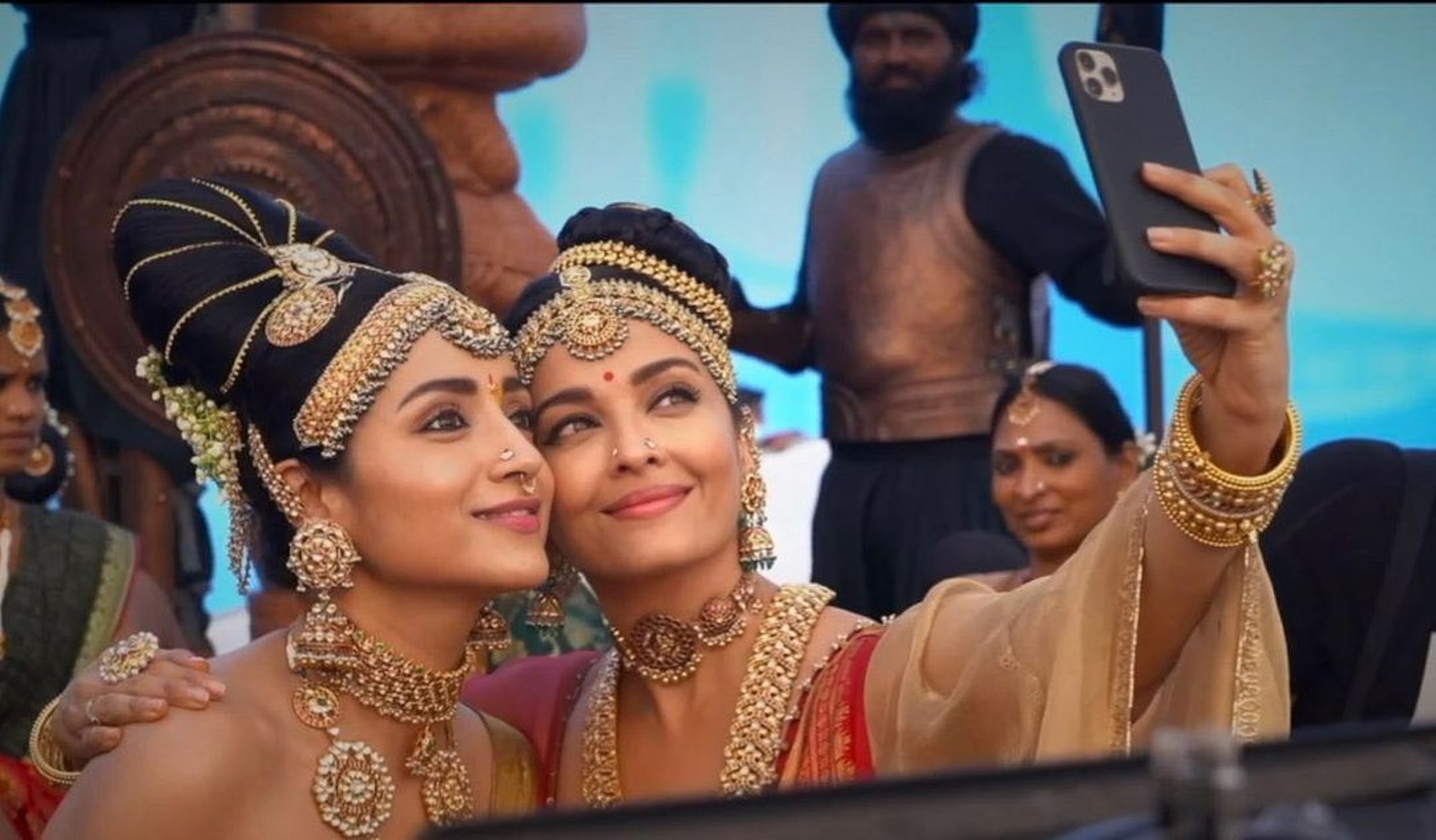 Aishwarya Rai takes a mesmerizing selfie with Trisha Krishnan on the sets of Ponniyin Selvan 1