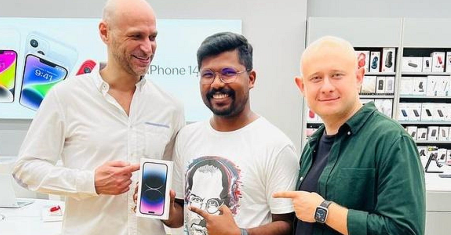 Kerala Man Spends Rs 40,000 To Travel To Dubai Just To Buy Brand New iPhone 14 Pro