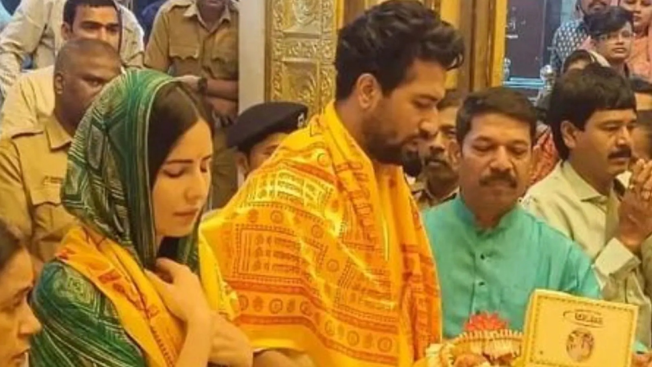 Vicky Kaushal and Katrina Kaif seek blessings at Siddhivinayak temple to begin their 2023